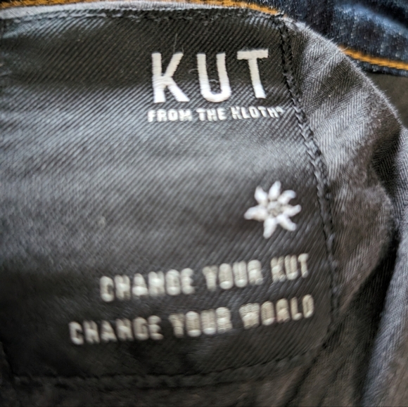 KUT From the Kloth Amy Straight Plus Size Leg Crop Roll-Up Jeans. . .Size 22W - Picture 9 of 10